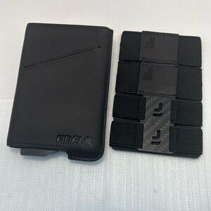 Fidelo Men’s Apple airtag holder Black Leather Wallet card holder NWT
